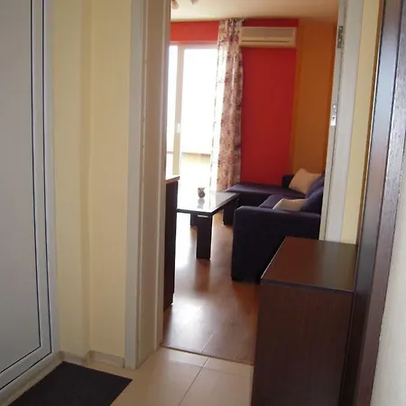 Bona Dea Club Hotel 2*
